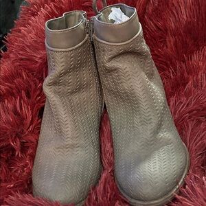 Elegant Light Brown Ankle Boots